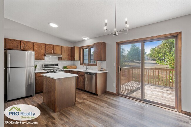 Foto del edificio - 4 Bedroom House in Eagan
