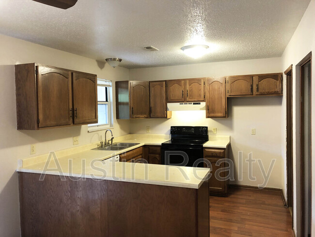 Building Photo - 271 Carmel Woods Dr