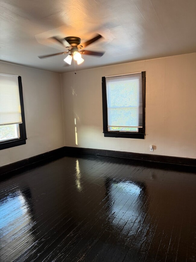 Photo - 810 N Dearborn St Apartment