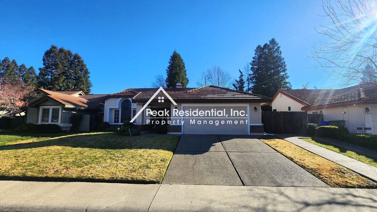 Foto principal - Wonderful 4bd/2ba Folsom Home!