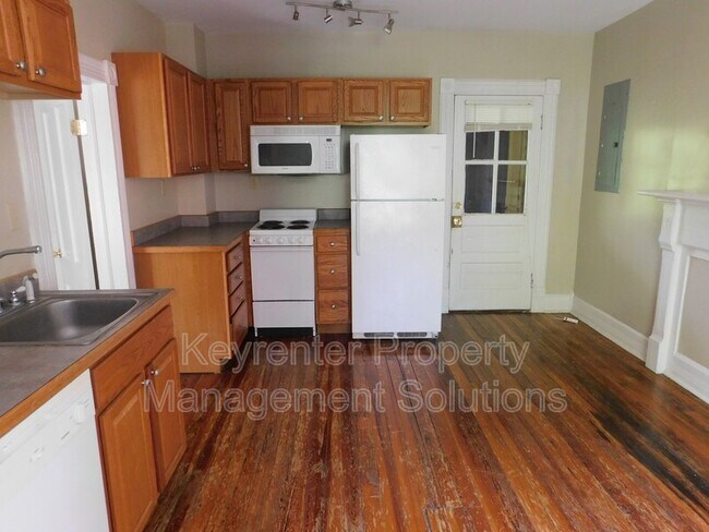 Building Photo - 301 Fayette St