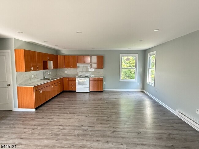 Building Photo - 454 Park Ave