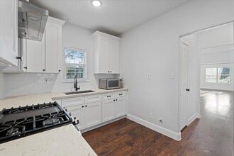 Building Photo - 2 Jenkins St