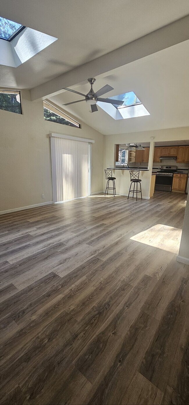 Building Photo - Charming, Single-Level Home in a Tranquil ...