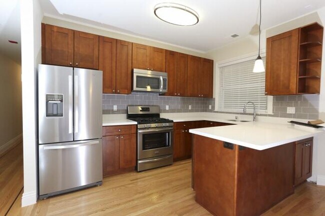 Building Photo - 3 bedroom in San Francisco CA 94117