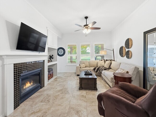 Foto del edificio - 126 Cold Springs Dr