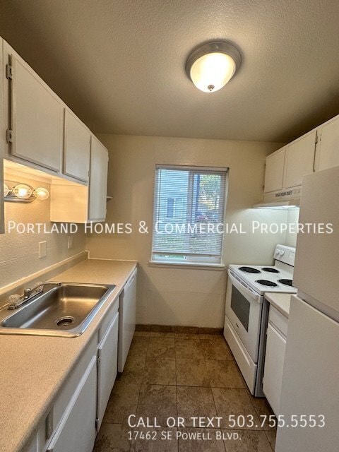 Building Photo - 17462 SE Powell Blvd