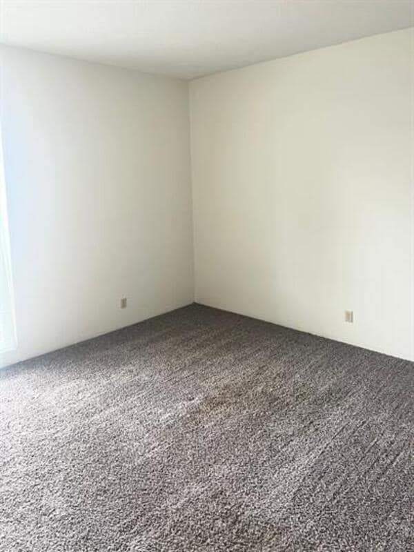 Building Photo - 1460 Meadowview Dr