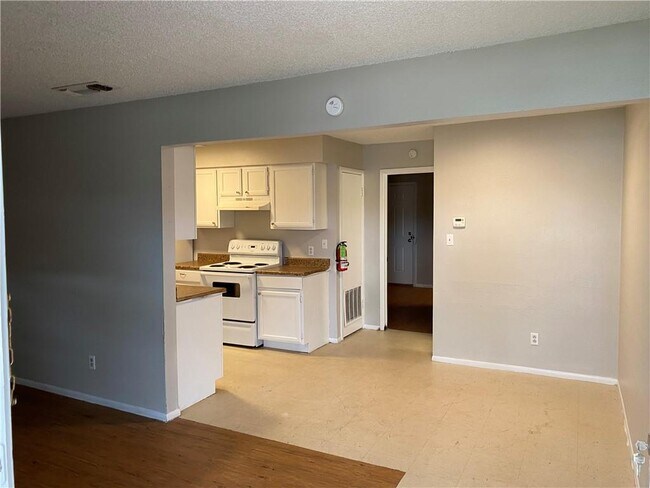 Building Photo - 1087 Linde Ave