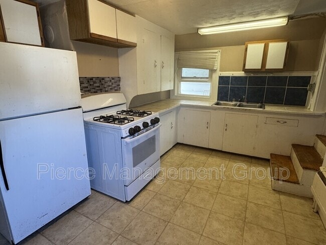 Building Photo - 43 Cross St