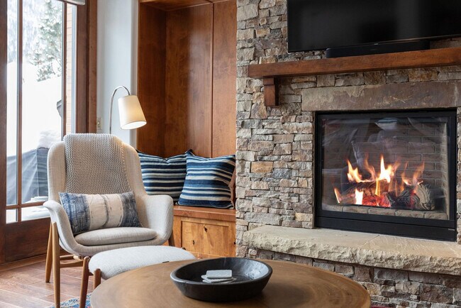 Building Photo - 230 S Pine St