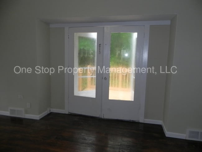 Building Photo - 2530 S Sterling Ave