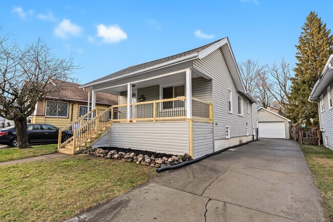 Building Photo - 208 La Plaza Ct