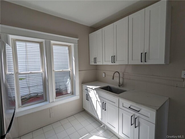 Building Photo - 65 Academy St