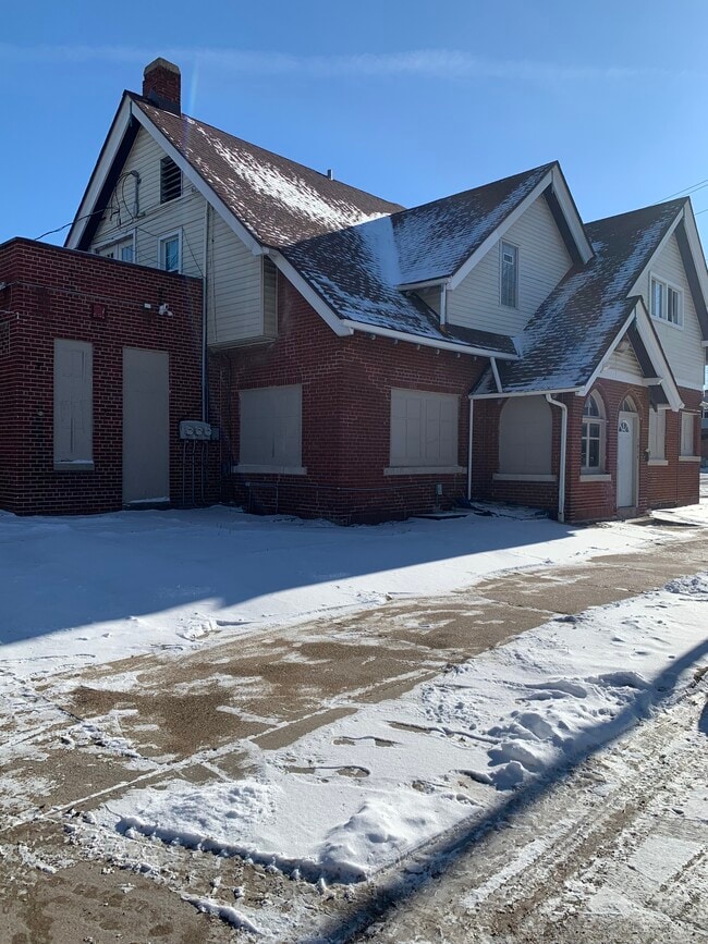 Building Photo - 1742 W Atkinson Ave