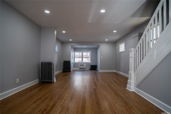 Foto del edificio - 85-26 60th Dr