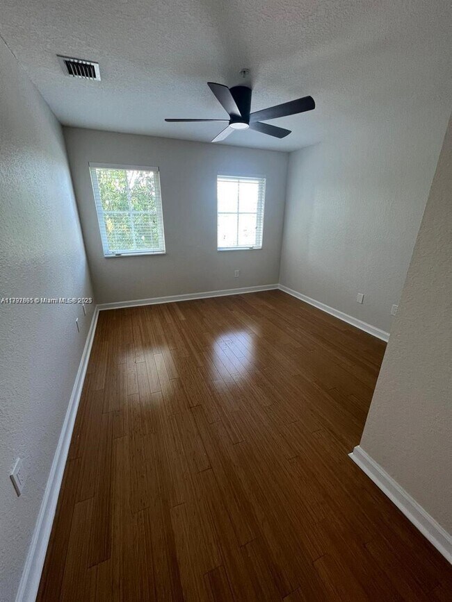 Foto del edificio - 4405 SW 160th Ave