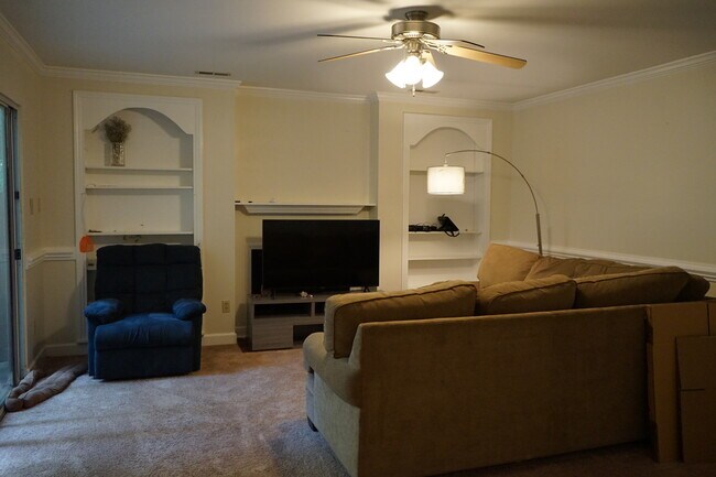 Building Photo - 487 Summerwalk Cir