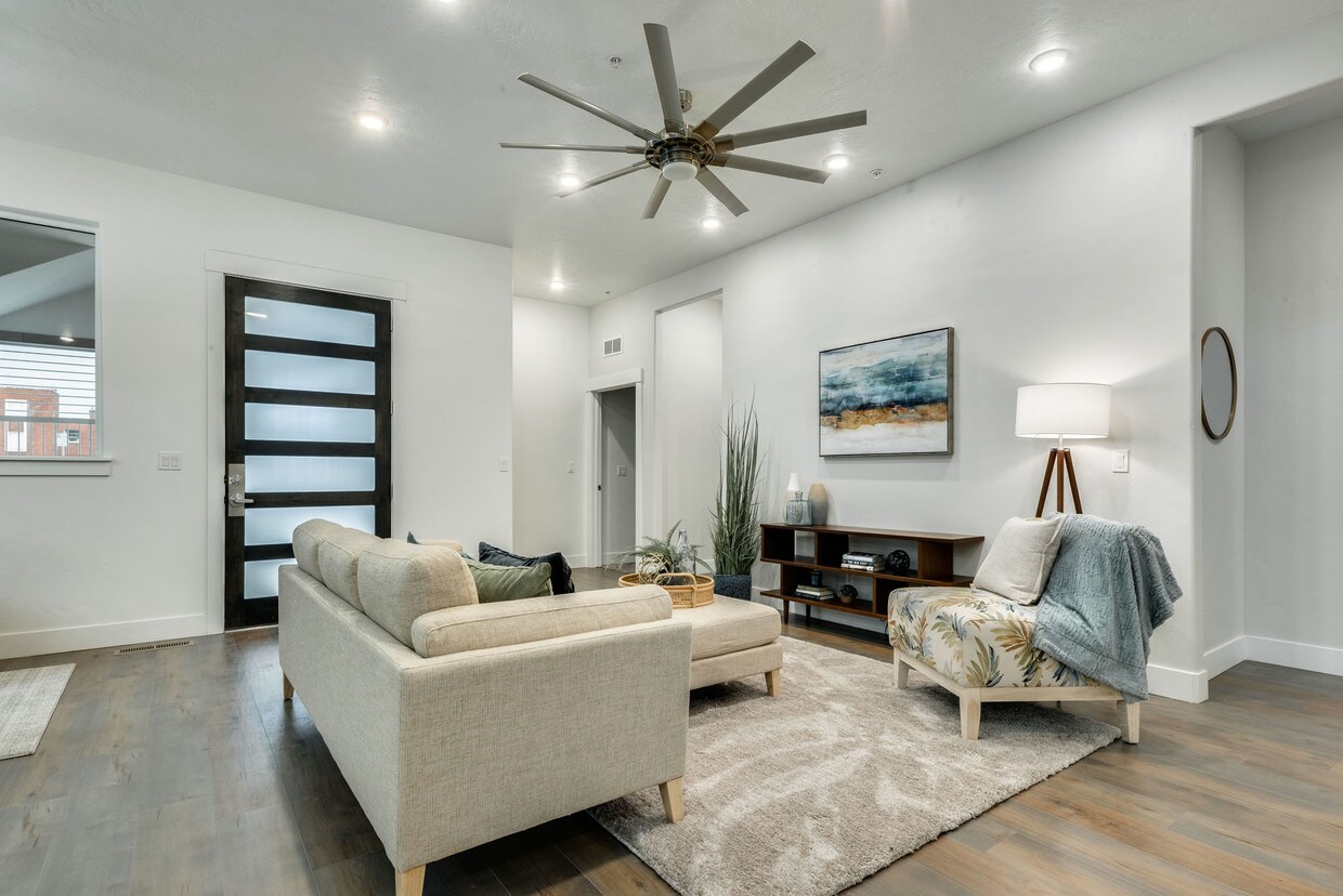 Foto principal - 1424 W Front St
