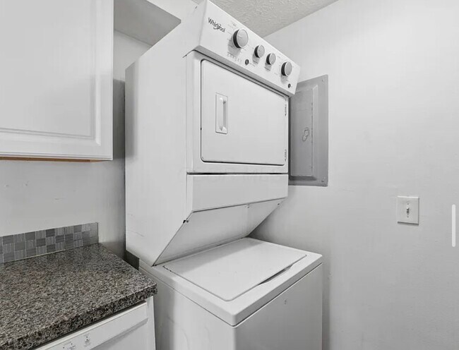 Foto del edificio - 699 Cherry Hollow Rd