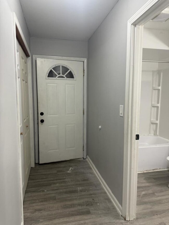 Foto del edificio - 635 N Elmwood Dr