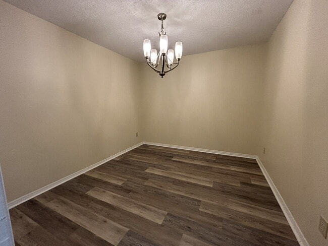 Building Photo - Apartment for Rent