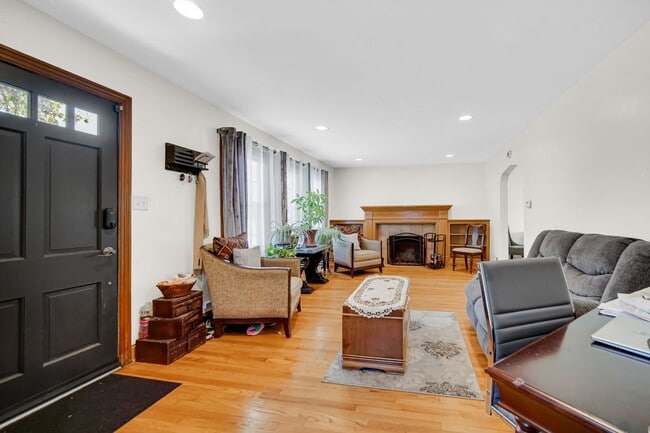 Foto del edificio - 3445 N Schultz Dr