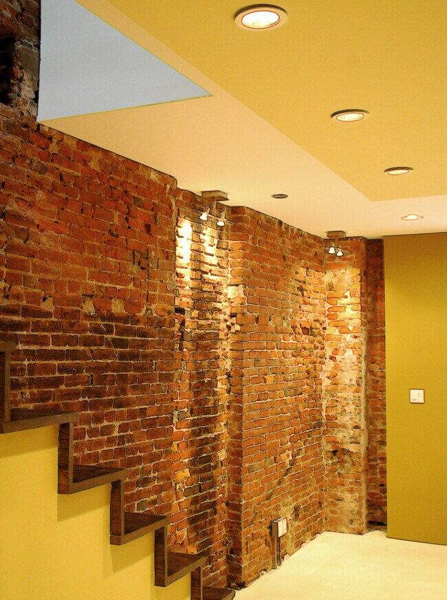 Building Photo - 609-611 E. Passyunk Ave