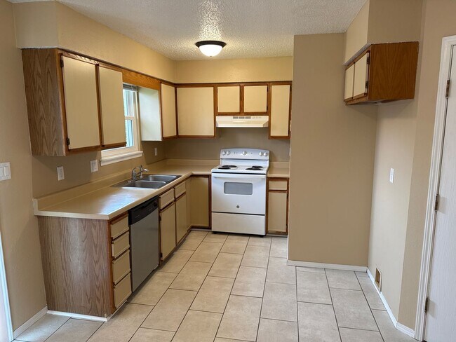 Foto del edificio - 2 Bedroom 2 Bathroom Duplex for $895 in So...