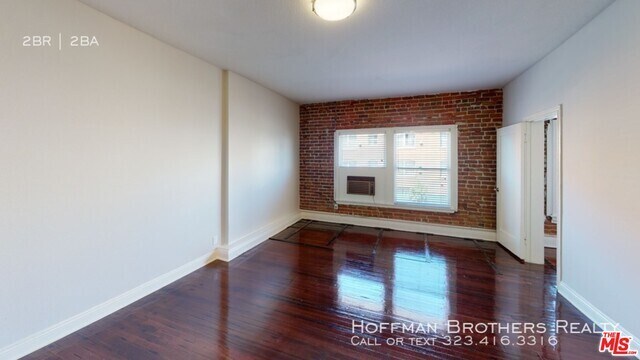 Building Photo - 752 S Mariposa Ave