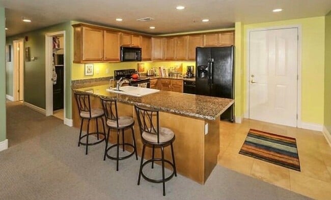 Building Photo - 3075 Kennedy Dr