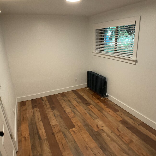 Foto del edificio - 733 E Warm Springs Ave