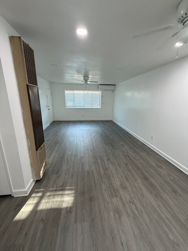 Foto del edificio - 8758 Lomita Dr