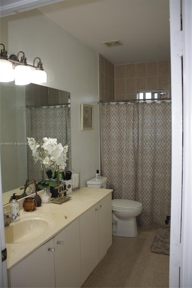Foto del edificio - 909 NE 41st Terrace