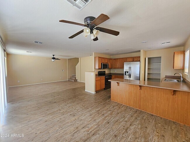 Building Photo - 42550 W Hillman Dr