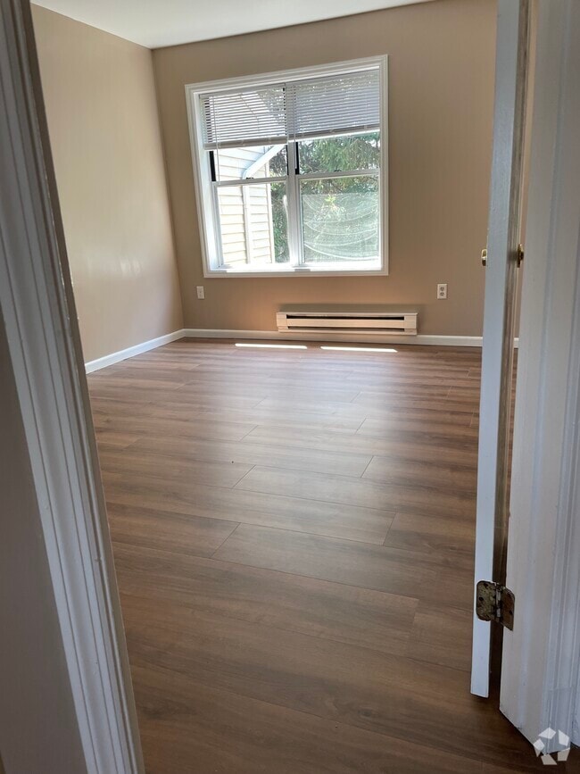 Building Photo - 105 Pickwick Pl