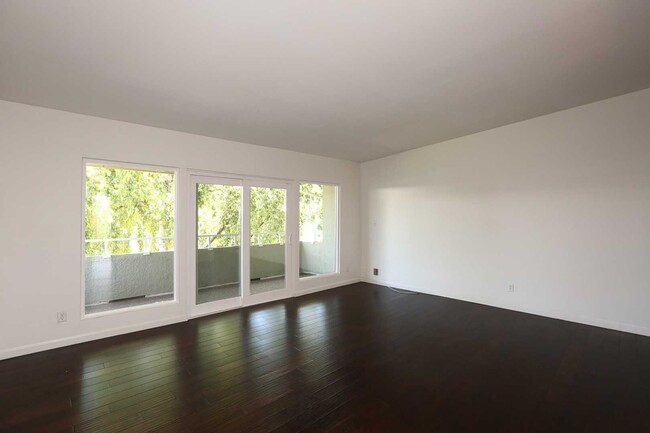 Foto del edificio - Wonderful, 2nd floor Condo Centrally Locat...