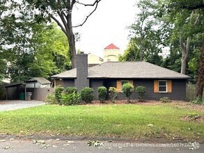 Building Photo - 1527 Medford Dr