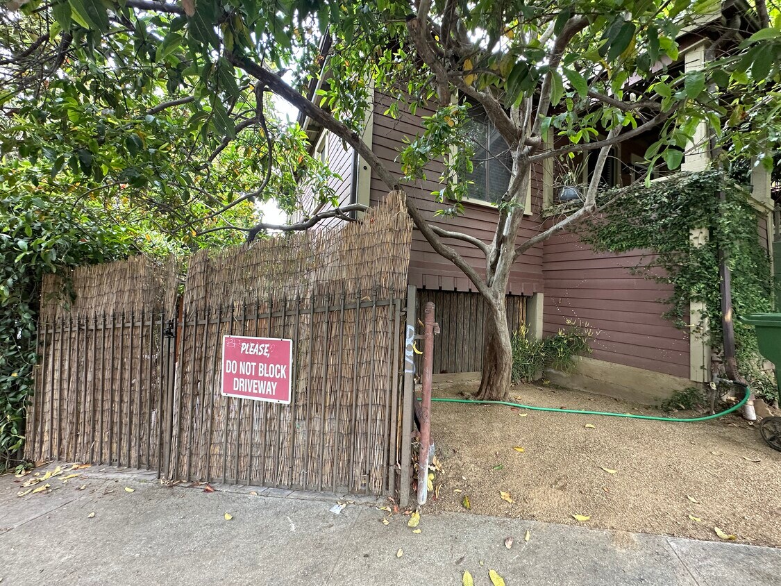 front entrance - 1489 Wallace Ave
