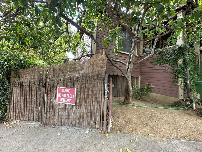 Building Photo - 1489 Wallace Ave