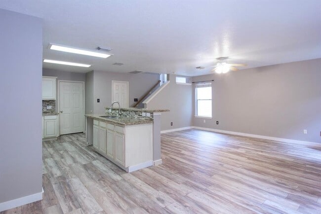 Building Photo - 203 Blushwood Pl