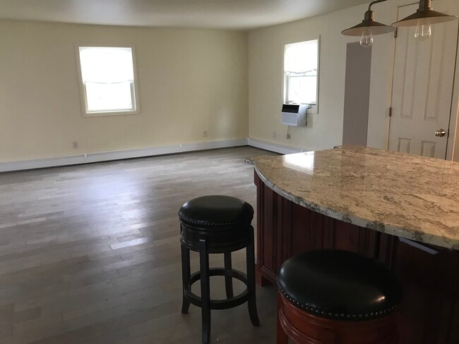 Building Photo - 7 Summerset Dr