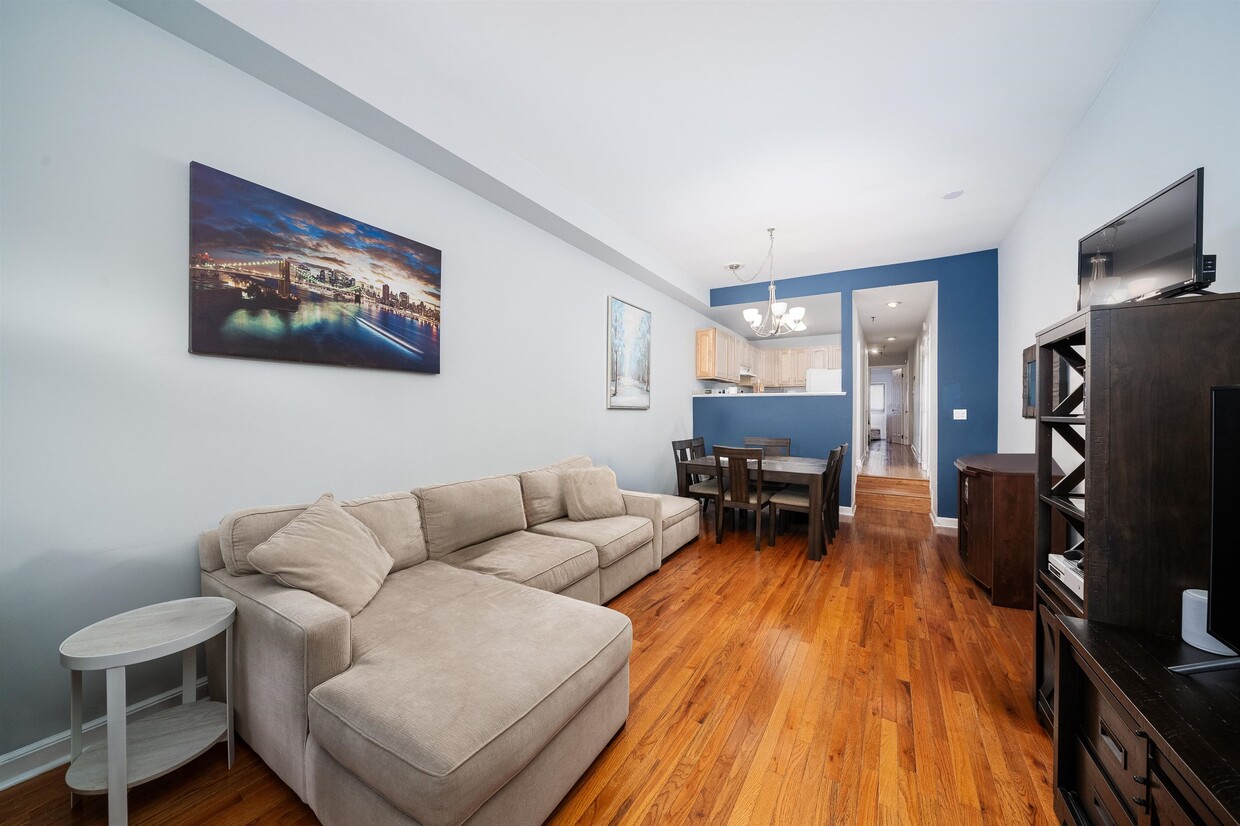 Foto principal - 226 Monroe St