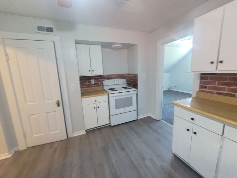 Primary Photo - 120 N Wiley St