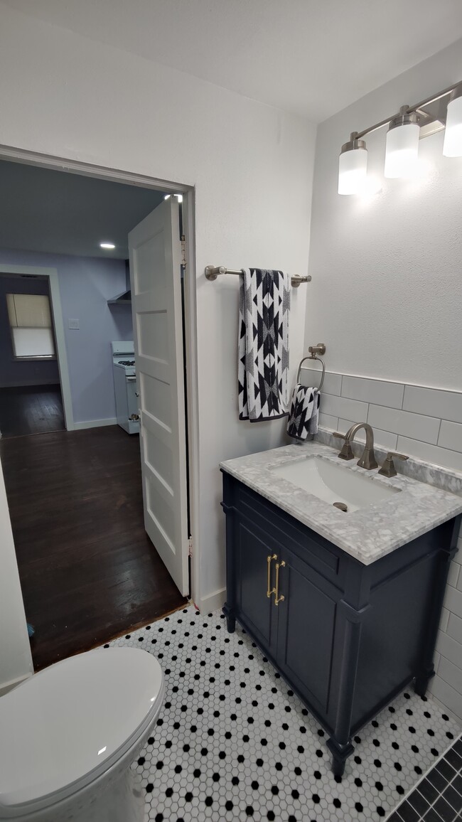 bathroom looking into kitchen - 115 Amundsen St