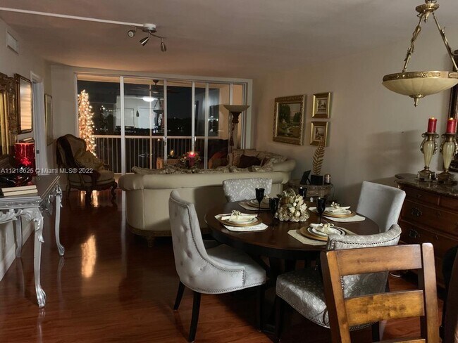 Building Photo - 3051 N Course Dr