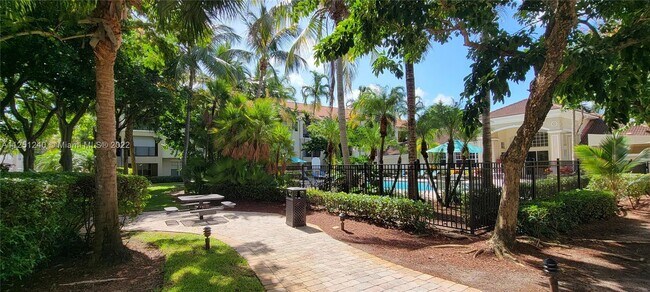 Foto del edificio - 5940 W Sample Rd