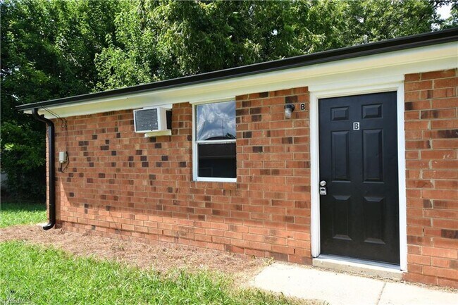 Van Buren Duplex-Zee Realty - Van Buren Duplex-Zee Realty Apartment