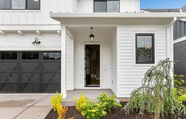 Foto del edificio - Stunning Bethany Farmhouse with Chef’s Kitchen, Media Room, Main-Level Suite & Luxury Designer Fi...