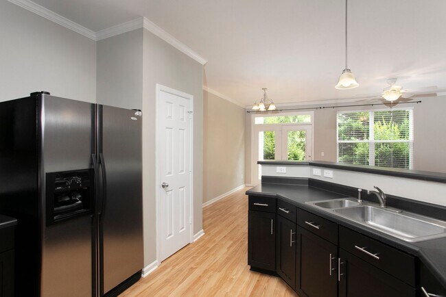 Foto del edificio - Gorgeous 2 Bedroom Townhome In Great West ...